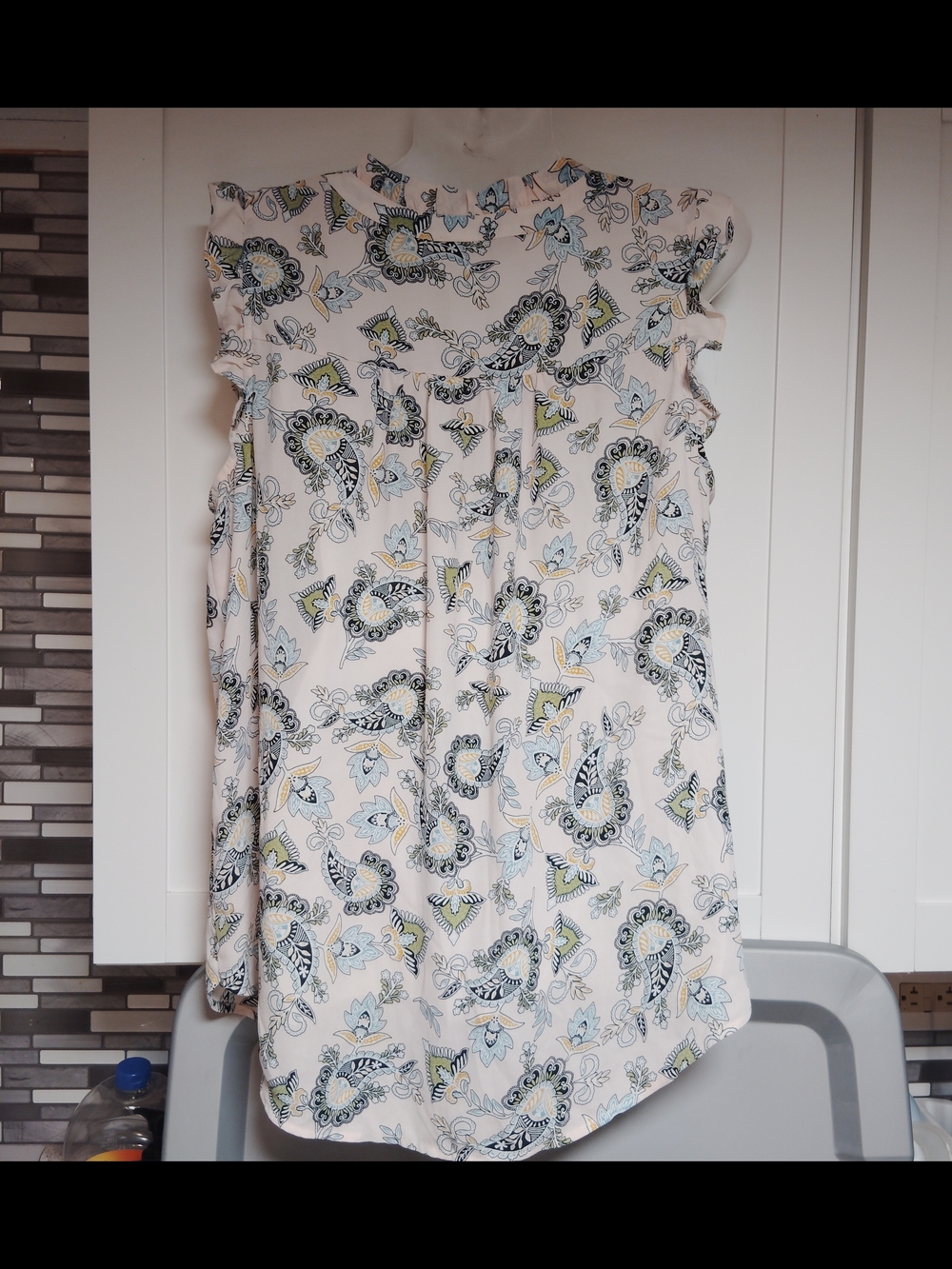 LOFT Ruffled Paisley Blouse Sz-M - Picture 3 of 5